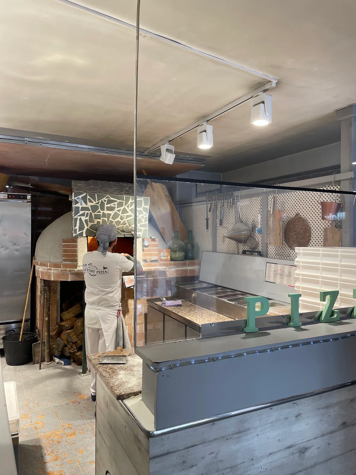 Factory pizza - Bild 1