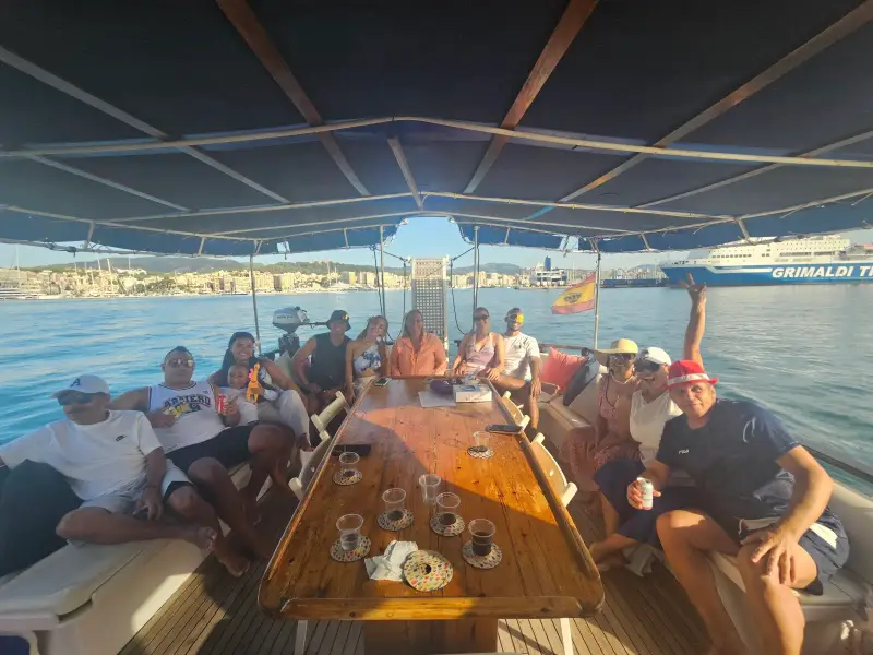 Suite del Mar Yacht Charter - Image 1