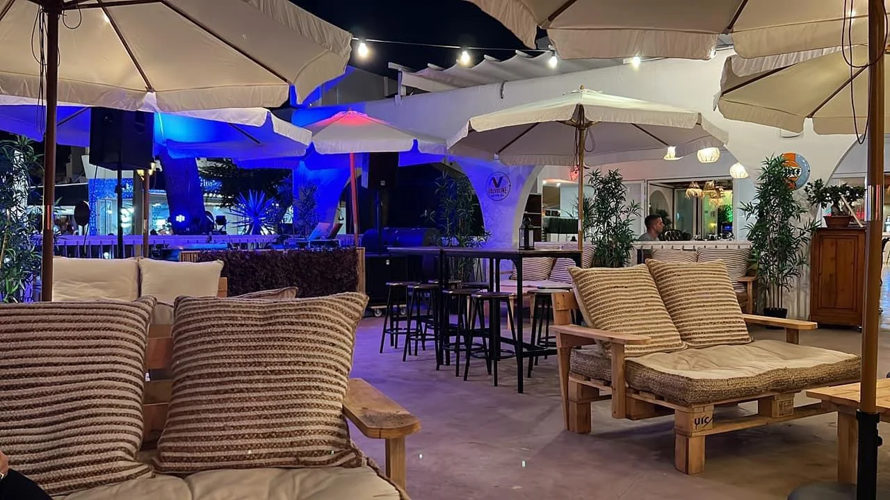 Petita Grill House & Chiringuito - Image 1