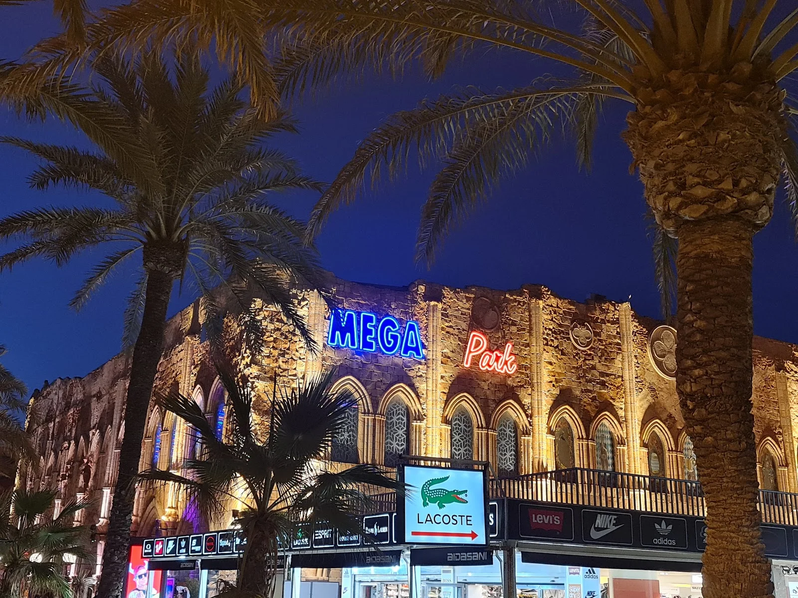 ShowArena im Megapark - Bild 1