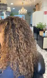 Francisco Padilla Peluquería sostenible - Bild 10