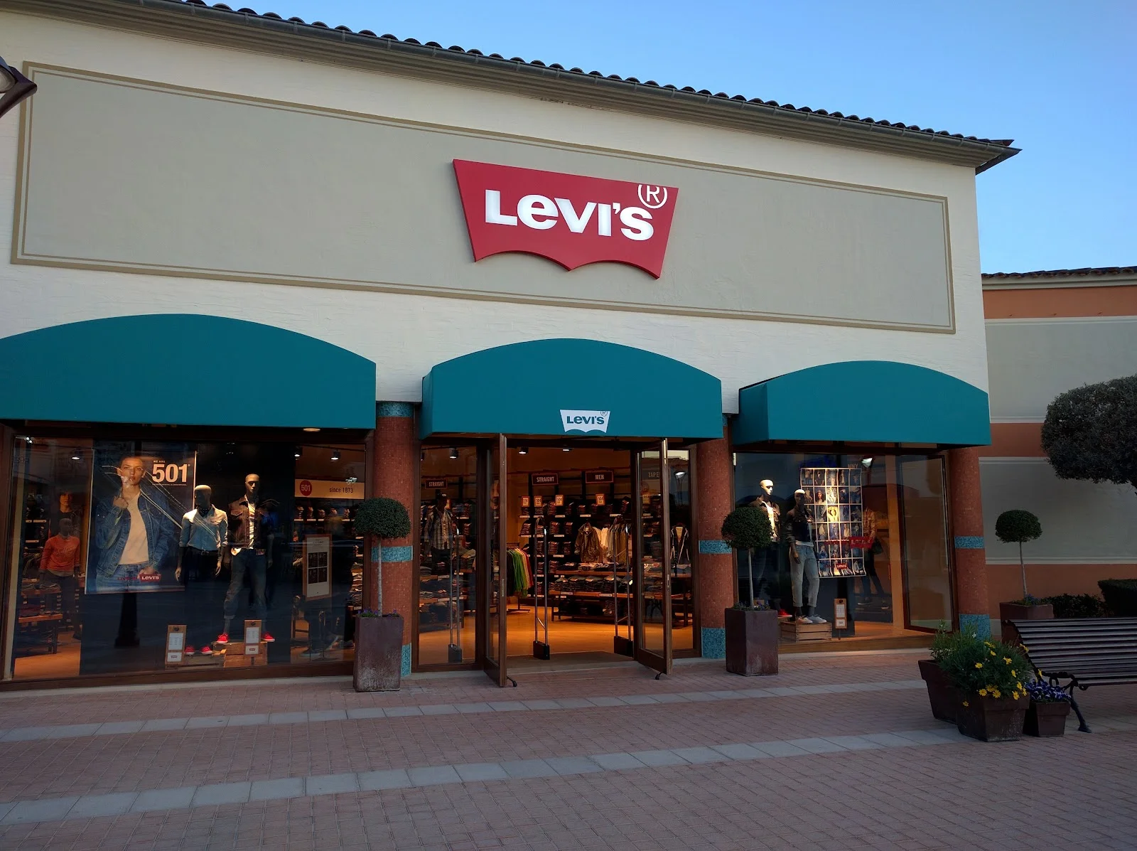 Levi's Factory Outlet - Image 1