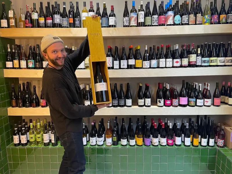 CAV. DISTRIBUTION & Wine Shop - Bild 1