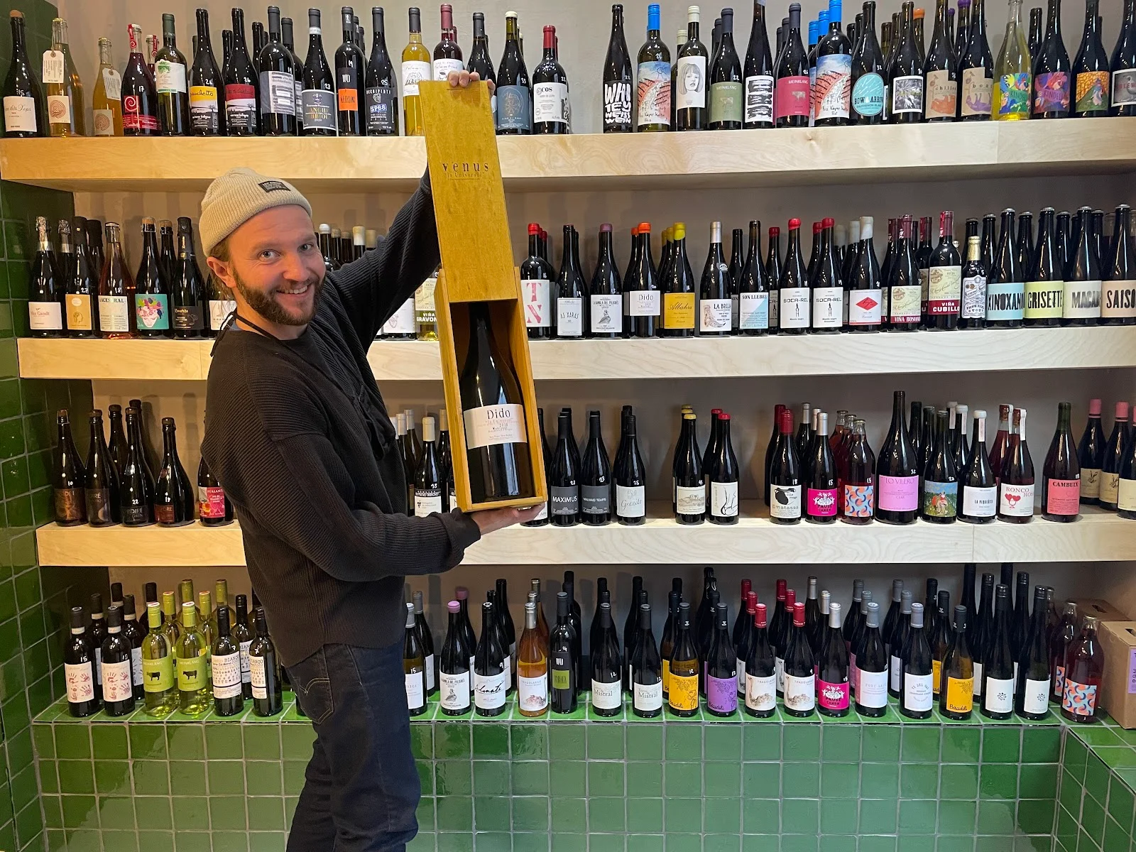 CAV. DISTRIBUTION & Wine Shop