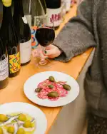 CAV. DISTRIBUTION & Wine Shop - Bild 9