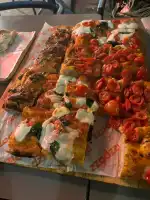 Pizzpazz Pizzería - Image 5