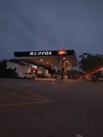 Benzineria Repsol - Bild 8