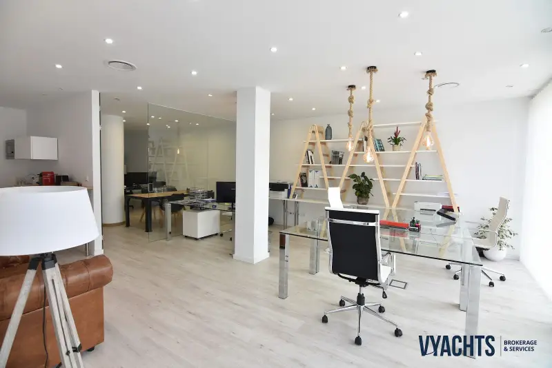VYachts Brokerage & Services - Imagen 1