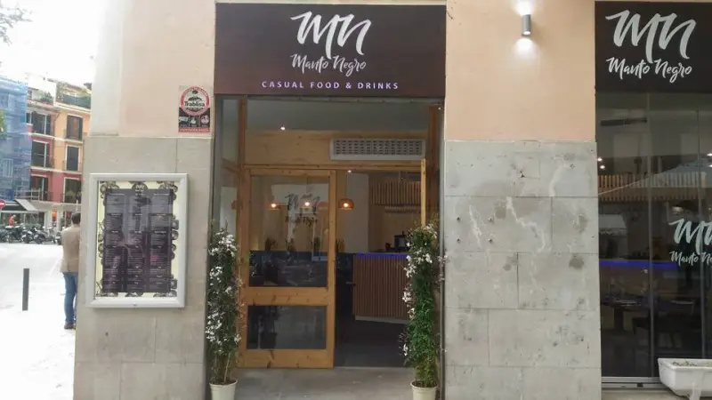 Manto Negro Tapas Bar - Bild 1