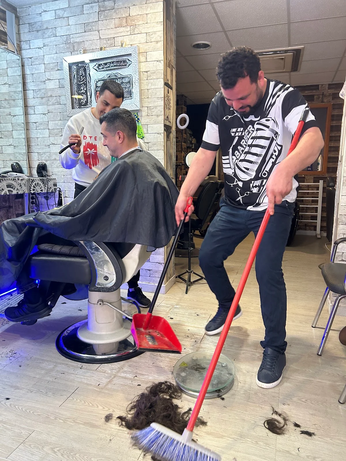 Barber Issam - Bild 1