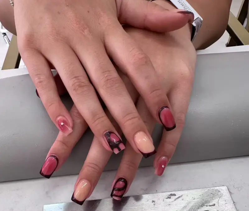 L W Nail Salon - Bild 1