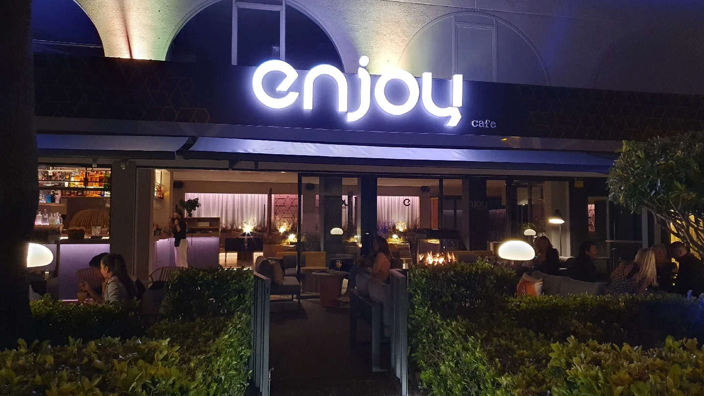 Enjoy Cafe Lounge