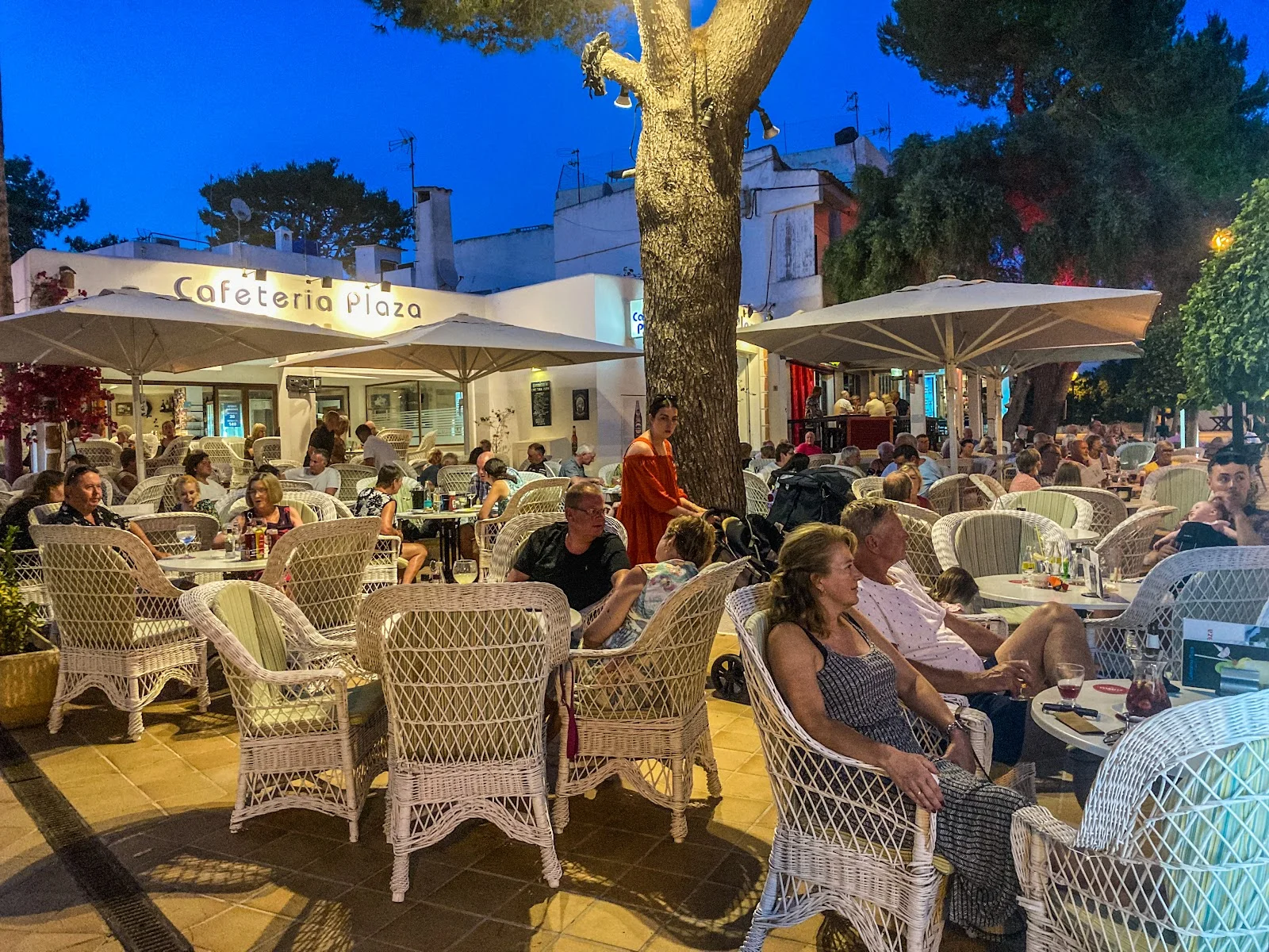 Cafetería Plaza - Imagen 1