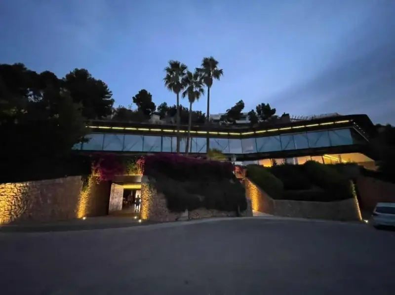 Rossitza Hantelmann Real Estate - Image 1