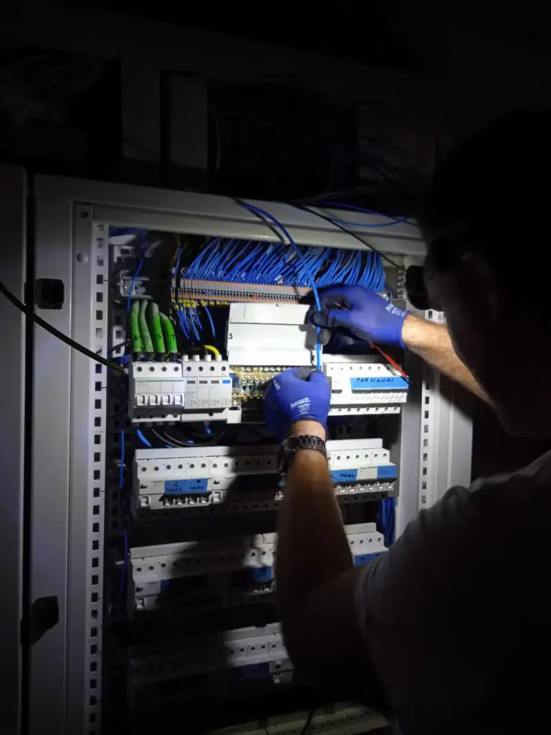 Light & Building Technologies - Bild 1