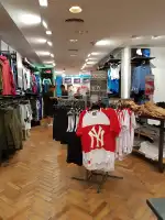 Foot Locker - Image 3