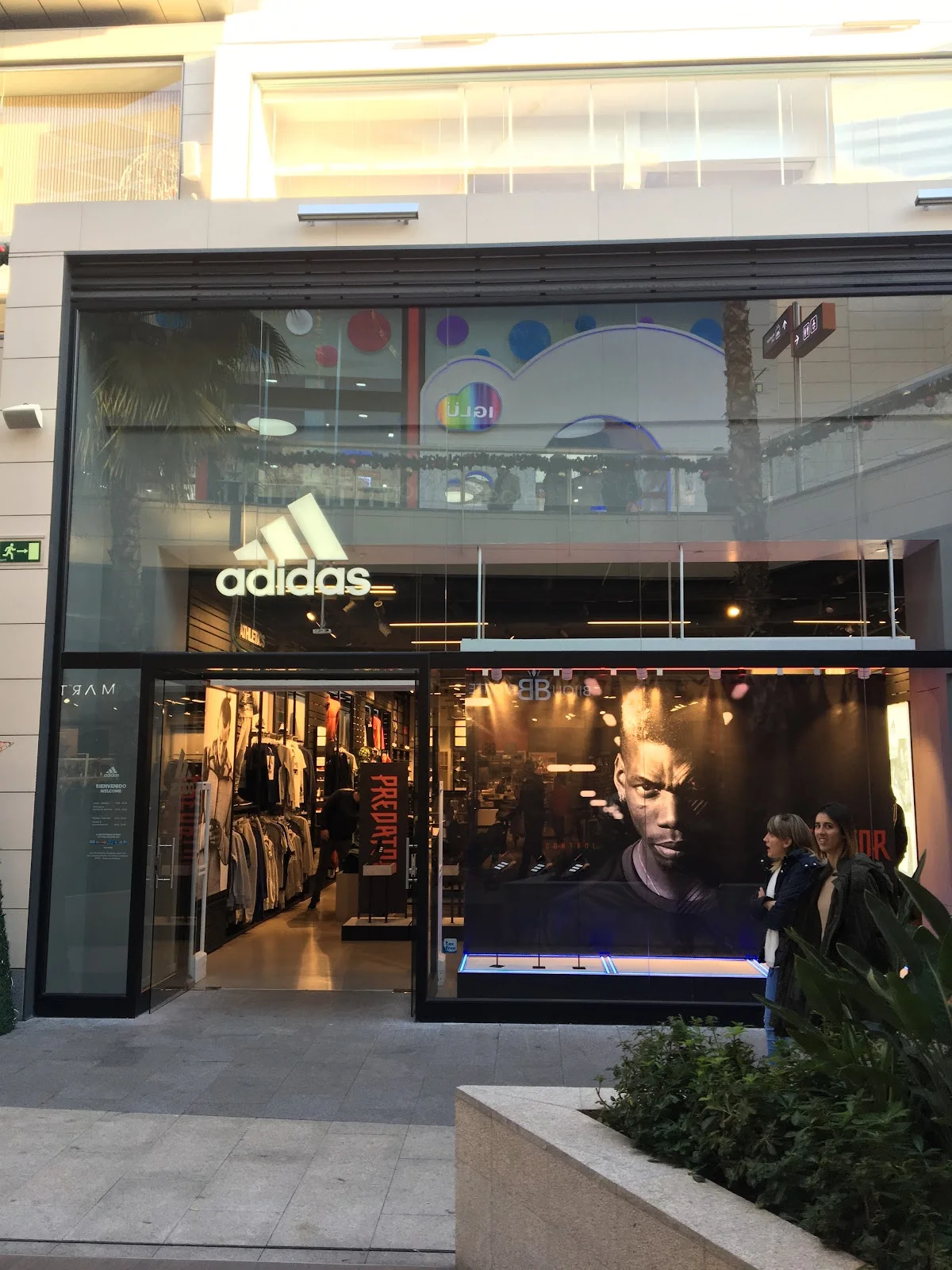 adidas Store - Bild 1