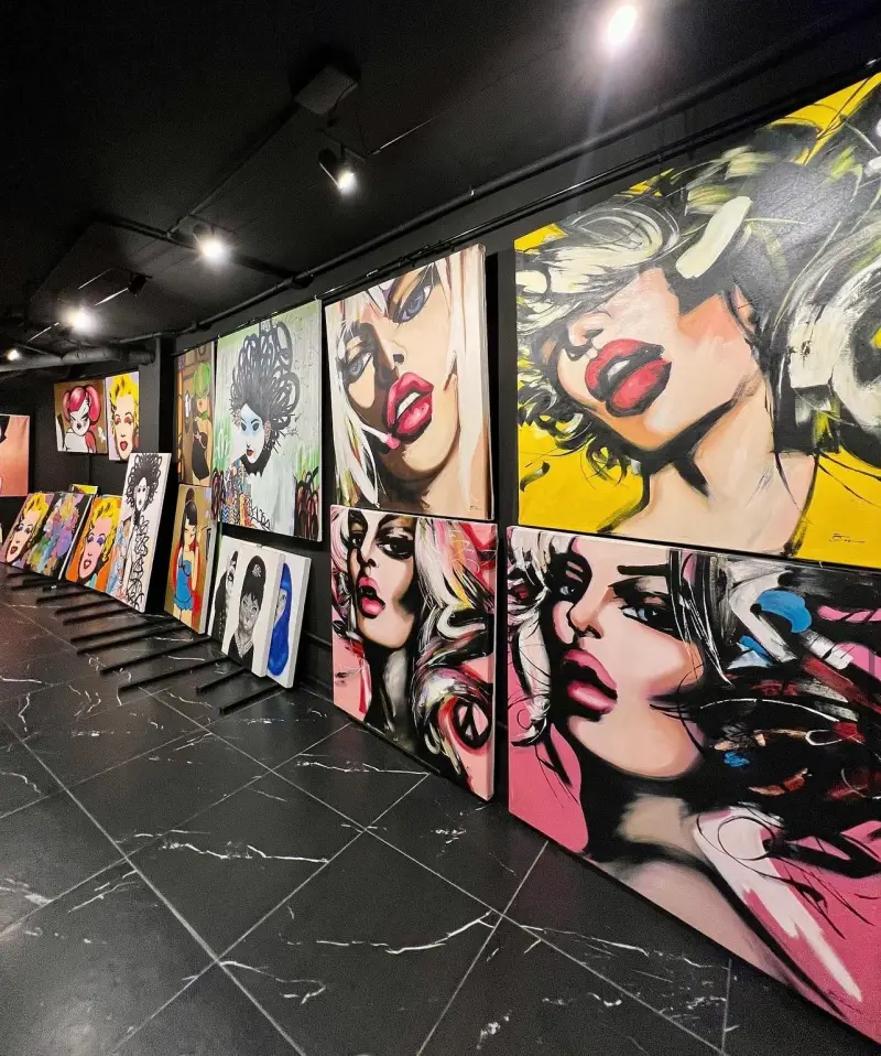 VALENTINO INDIANA GALLERY - Bild 1