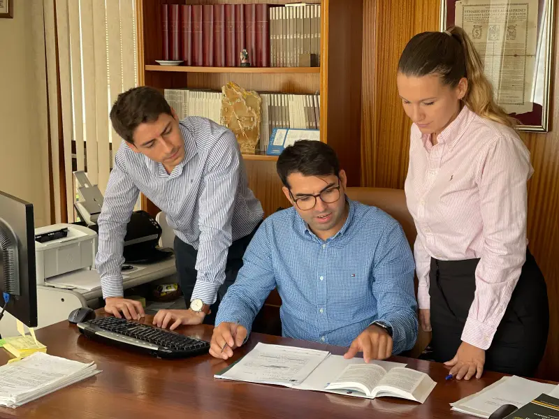 Raso y Asociados - Bild 1