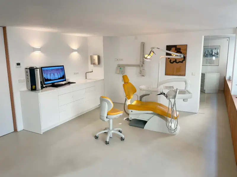 Clínica Dental Franch-Adriaens Odontología Avanzada - Bild 1