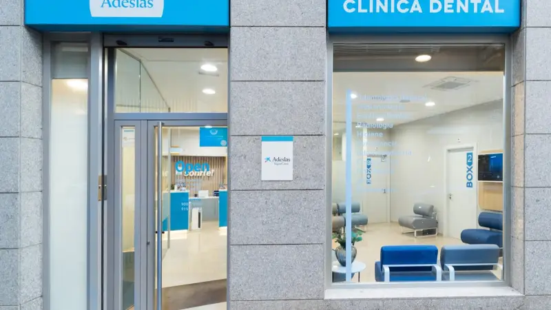 Clínica Dental Adeslas - Bild 1