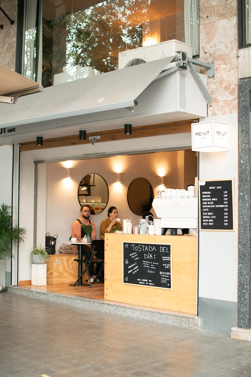 MENUT CAFÈ - Bild 1