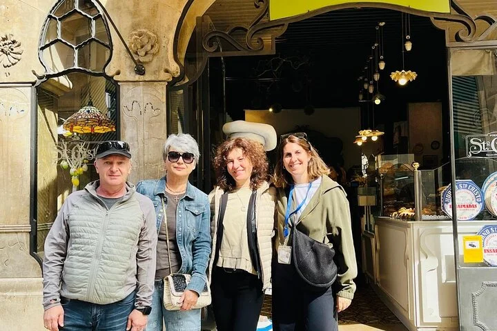 Guided Palma de Mallorca Walking Tour with Cathedral Entry & Tasting - Image 5