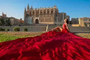 Professionelles Flying Dress Fotoshooting auf Mallorca - Bild 1