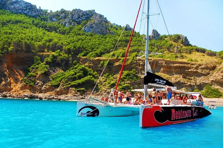 Katamaran-Tour in der Bucht von Pollensa auf Mallorca - Bild 2