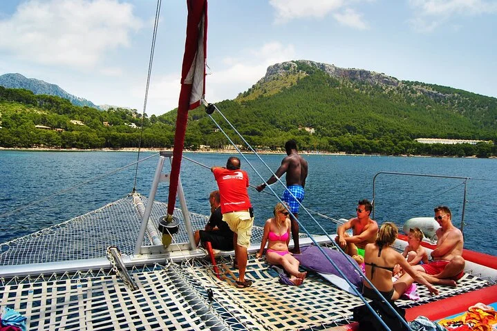 Katamaran-Tour in der Bucht von Pollensa auf Mallorca - Bild 4