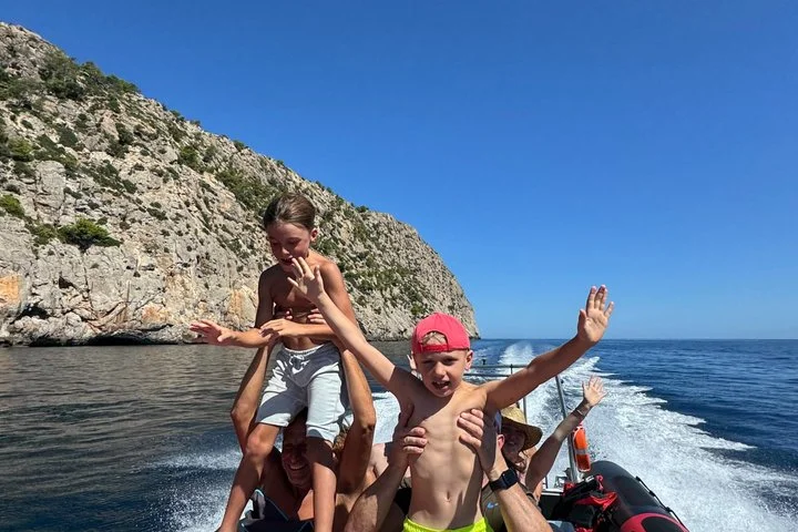 3-stündige Schnellboot-Tour mit Schnorcheln und Meereshöhlen ab Alcúdia - Bild 2