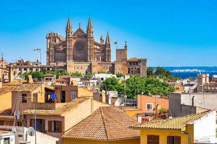 Tour Privado en Bicicleta por el Casco Antiguo de Palma de Mallorca - Imagen 2