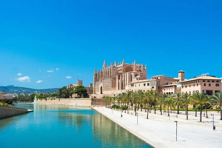 Tour Privado en Bicicleta por el Casco Antiguo de Palma de Mallorca - Imagen 3