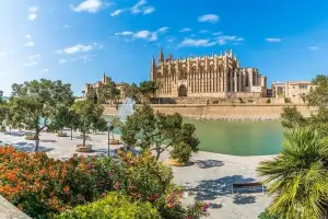 Tour Privado en Bicicleta por el Casco Antiguo de Palma de Mallorca - Imagen 1