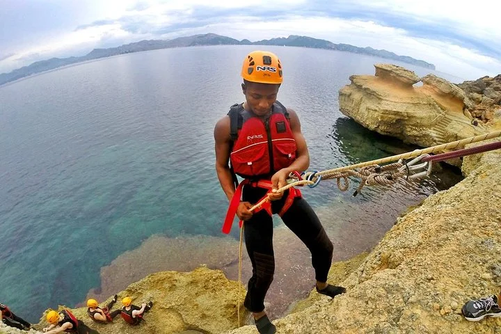 Geführtes Coasteering Abenteuer an der Küste von Mallorca - Bild 2