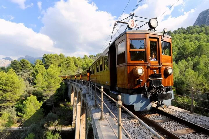 Panoramatour auf Mallorca: Mit Zug, Straßenbahn und Boot nach Sóller - Bild 2