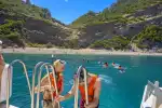 Bootstour ab Alcúdia zum Strand Coll Baix und zu Meereshöhlen - Bild 1
