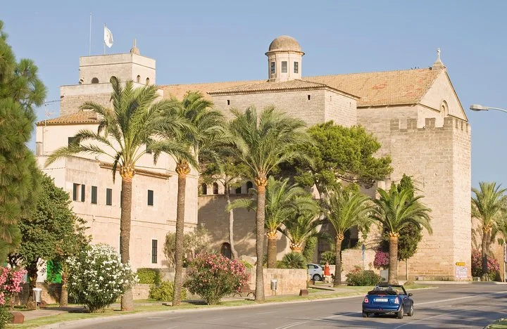 Visita Guiada Privada por el Casco Antiguo de Alcudia - Imagen 3
