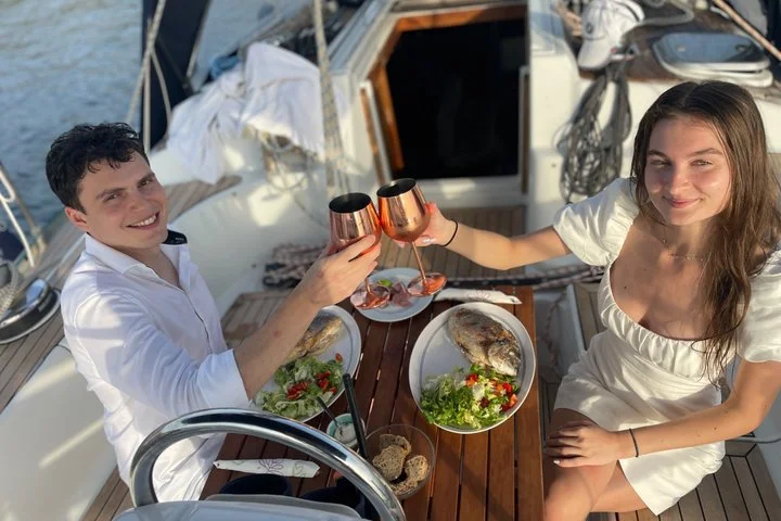 Private Sunset-Segeltour mit Dinner ab Alcúdia - Bild 3