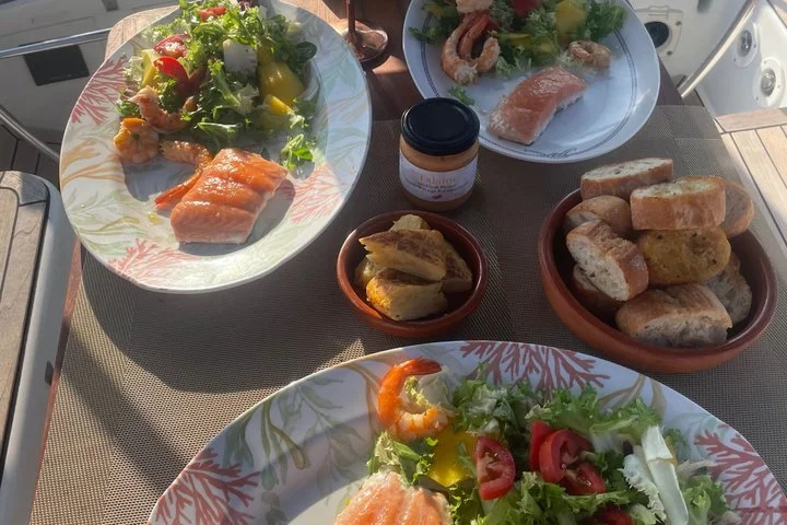 Private Sunset-Segeltour mit Dinner ab Alcúdia - Bild 4