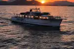 Paseo en barco de madera con tapas al atardecer en Alcúdia - Imagen 1