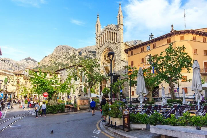 Historische Zug- und Straßenbahntour nach Sóller auf Mallorca - Bild 4