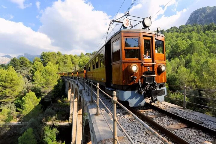 Historische Zug- und Straßenbahntour nach Sóller auf Mallorca - Bild 5